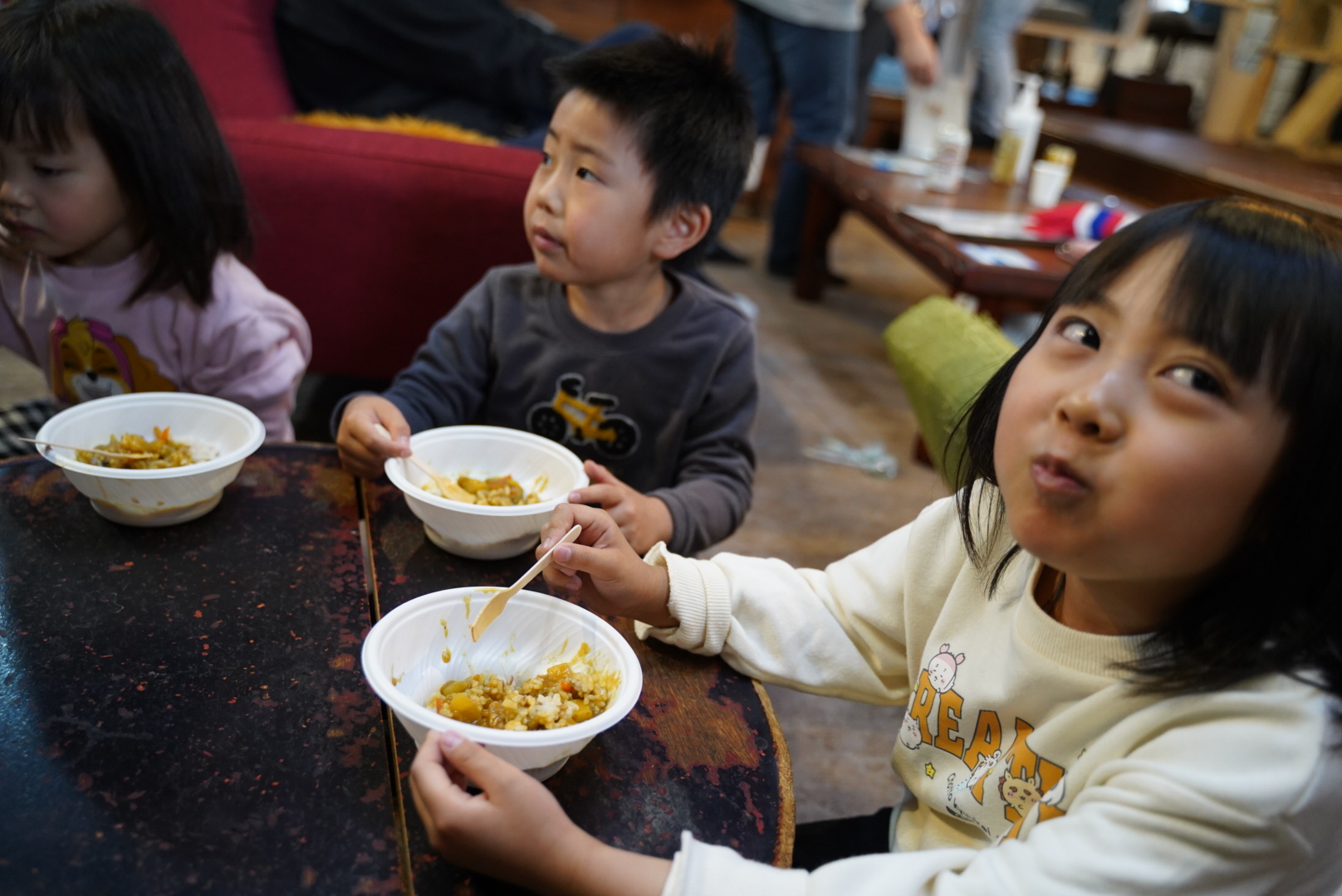 MISSION: 子供たちの食事風景